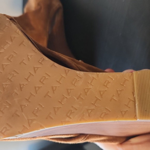 TAHARI wedge booties, toe back - Picture 6 of 6